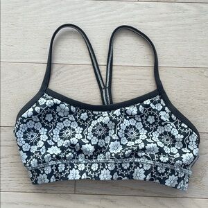 Lululemon Flow Y Sports Bra Size 4